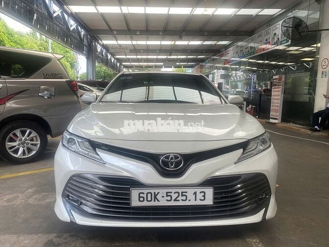 Toyota Camry 2020 2.5Q bảo hành 1 năm chính hãng