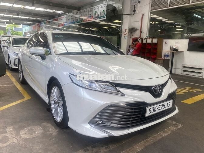 Toyota Camry 2020 2.5Q bảo hành 1 năm chính hãng