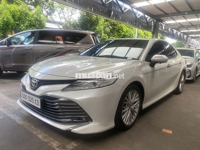 Toyota Camry 2020 2.5Q bảo hành 1 năm chính hãng