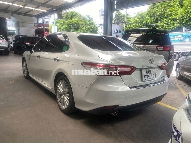 Toyota Camry 2020 2.5Q bảo hành 1 năm chính hãng