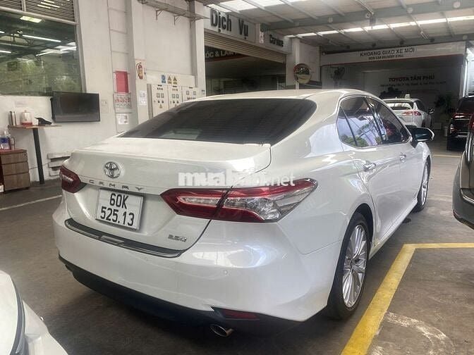 Toyota Camry 2020 2.5Q bảo hành 1 năm chính hãng