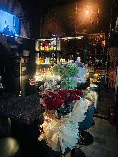 Tuyển Quản Lý và Phục vụ nữ có ngoại hình