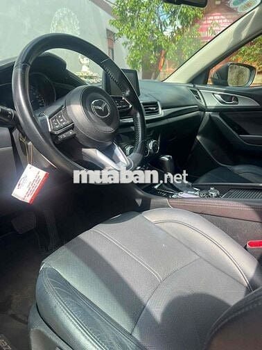 Mazda 3 2017 1.5 AT Sedan - 70000 km