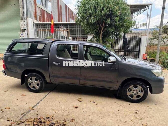 Toyota Hilux 2012 2.5E 4x2 MT - 10000 km
