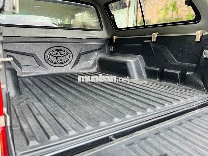 Toyota Hilux 2012 2.5E 4x2 MT - 10000 km