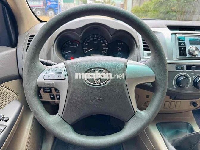 Toyota Hilux 2012 2.5E 4x2 MT - 10000 km