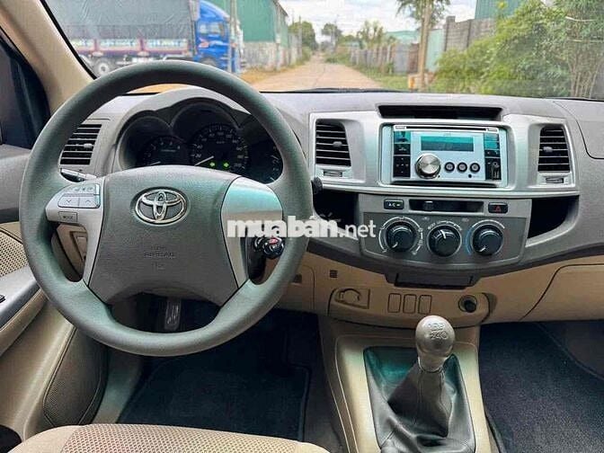 Toyota Hilux 2012 2.5E 4x2 MT - 10000 km