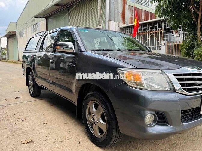 Toyota Hilux 2012 2.5E 4x2 MT - 10000 km