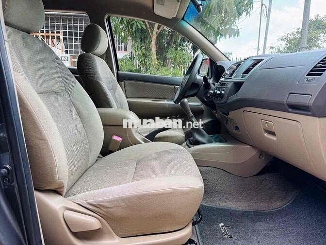 Toyota Hilux 2012 2.5E 4x2 MT - 10000 km