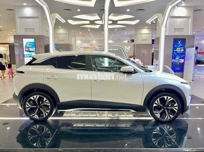 VinFast VF6 đủ màu giao ngay trả trước 140 triệu