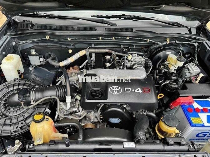 Toyota Hilux 2012 2.5E 4x2 MT - 10000 km
