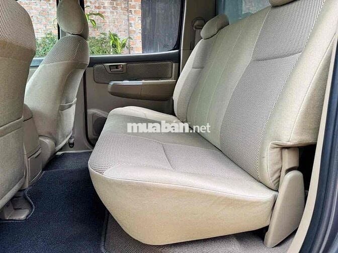 Toyota Hilux 2012 2.5E 4x2 MT - 10000 km