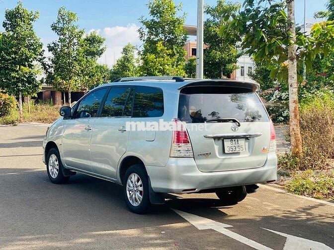 Toyota Innova 2011 G - 6789 km