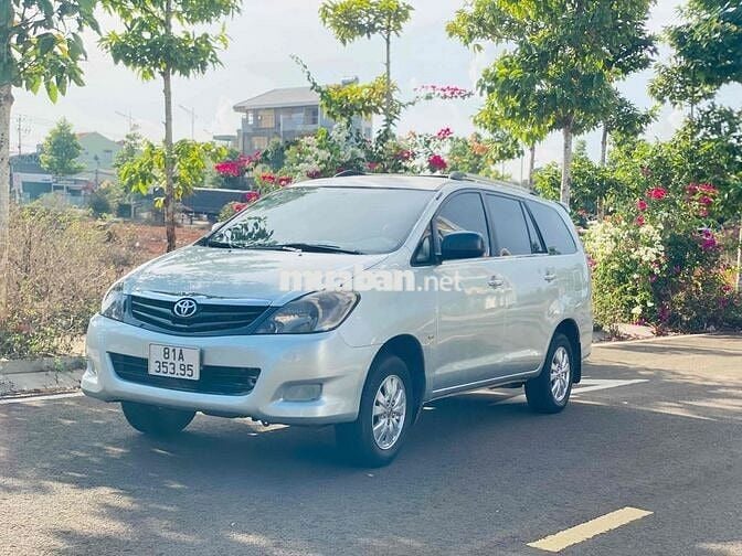 Toyota Innova 2011 G - 6789 km