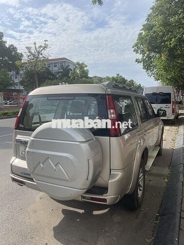 Ford Everest 2010 2.5L 4x4 MT - 160000 km