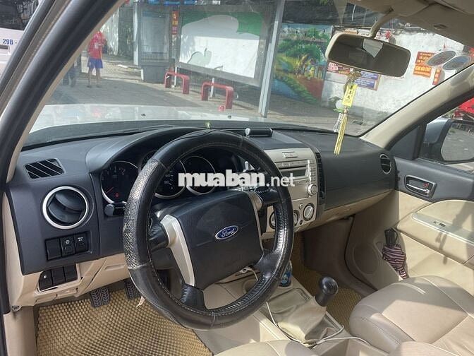 Ford Everest 2010 2.5L 4x4 MT - 160000 km