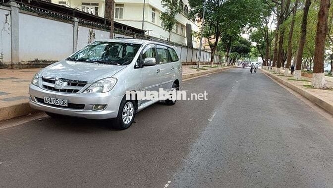 Toyota Innova 2011 G - 196 km