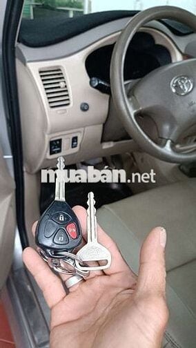 Toyota Innova 2011 G - 196 km