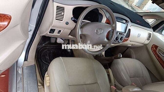 Toyota Innova 2011 G - 196 km