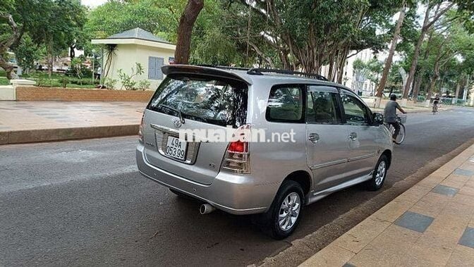 Toyota Innova 2011 G - 196 km