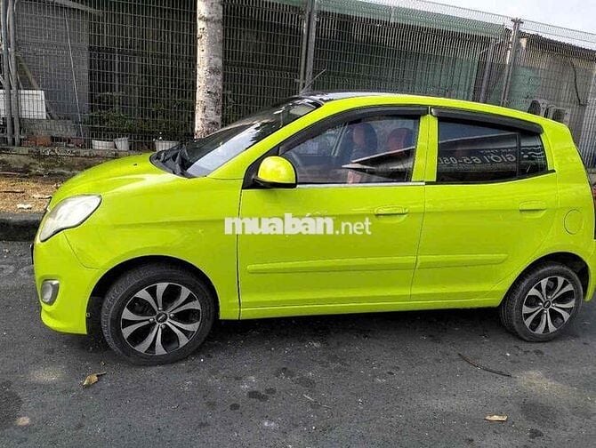 Kia Morning 2012 giấy bao tranh chấp tại cửa hàng