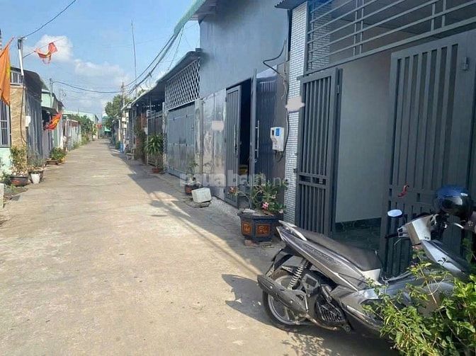 Cha mẹ già giờ bán nhà 55m2 ngay sau chợ hóc môn ở tân hiệp giá 700tr
