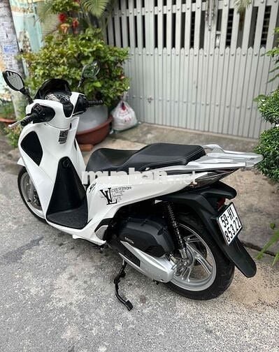 Cần bán Sh 125 2018 Bstp 9 chủ xe đẹp đi ít!