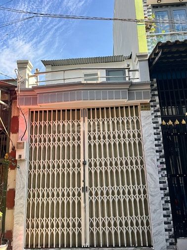 Giá rẻ! Nhà cấp 4, DT: 3,9m x 15,5m, gác lửng