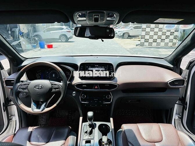 Hyundai SantaFe 2019 2.2D Premium - 100000 km
