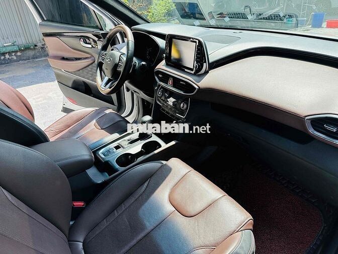 Hyundai SantaFe 2019 2.2D Premium - 100000 km
