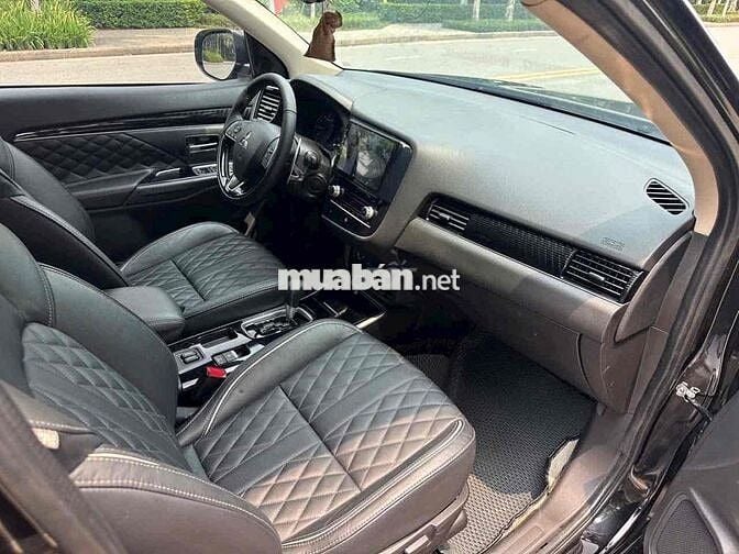 Mitsubishi Outlander 2024 Premium 2.0 CVT - 4000 k