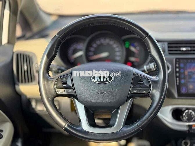 Kia Rio 2014 1.4 AT Sedan - 90000 km