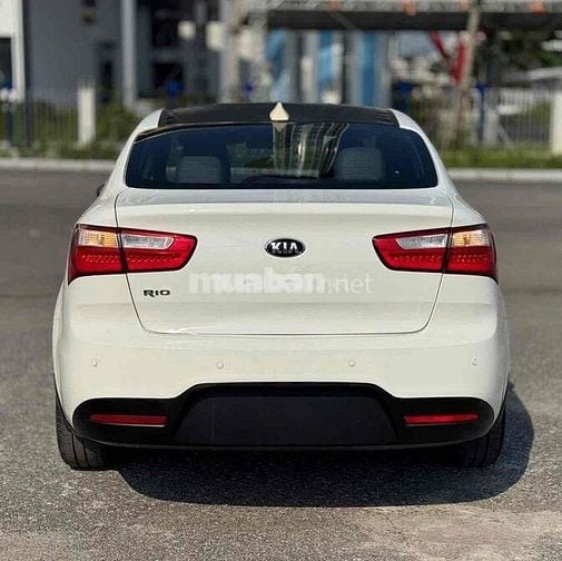 Kia Rio 2014 1.4 AT Sedan - 90000 km