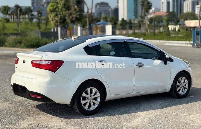Kia Rio 2014 1.4 AT Sedan - 90000 km