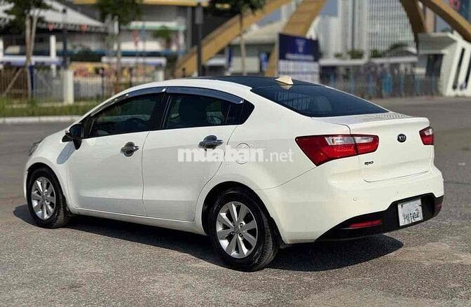 Kia Rio 2014 1.4 AT Sedan - 90000 km