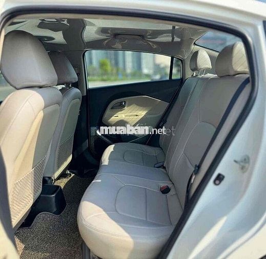 Kia Rio 2014 1.4 AT Sedan - 90000 km