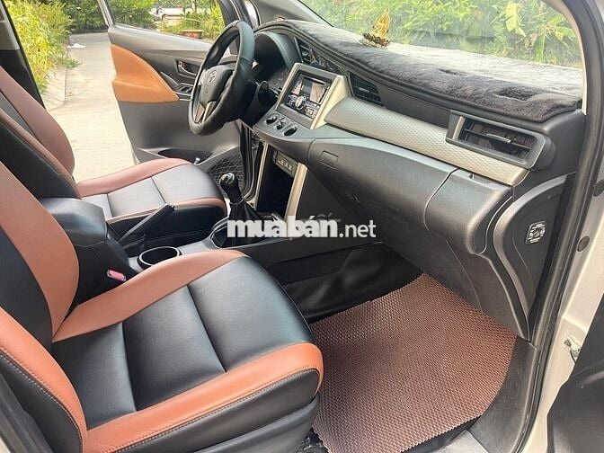 Toyota Innova 2016 2.0E số sàn Xám đẹp
