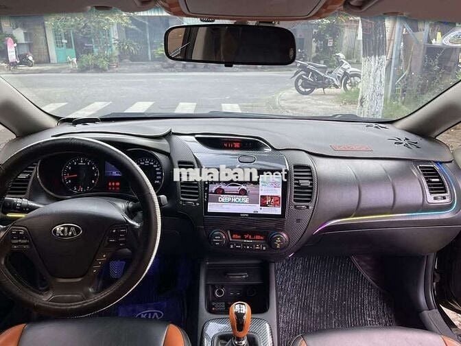 Chia tay e Kia K3 2014 1.6 MT - 11000 km