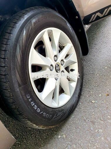 Toyota Innova 2017 2.0E - Phom mới