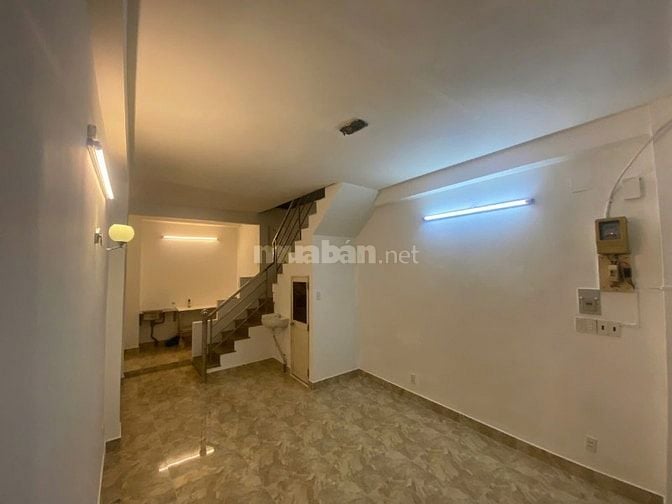 Cho thuê nhà gần chợ Phạm Văn Hai, P.3, Tân Bình, 4x9m, 1 lầu