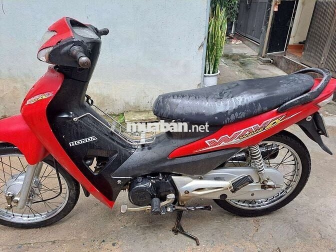 Wave a 100 màu đỏ biển Hà Nội