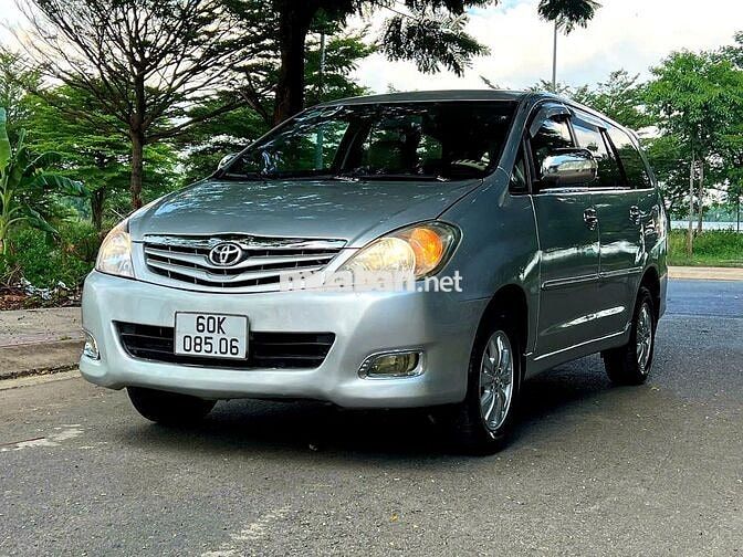 Toyota Innova 2011 G - Ghi bạc đẹp