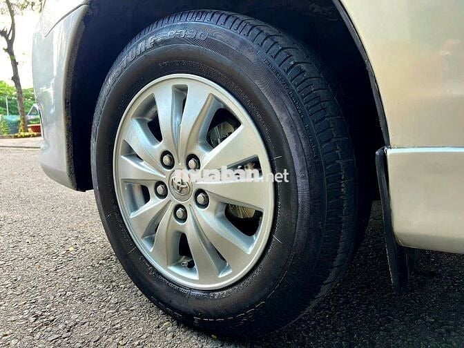 Toyota Innova 2011 G - Ghi bạc đẹp