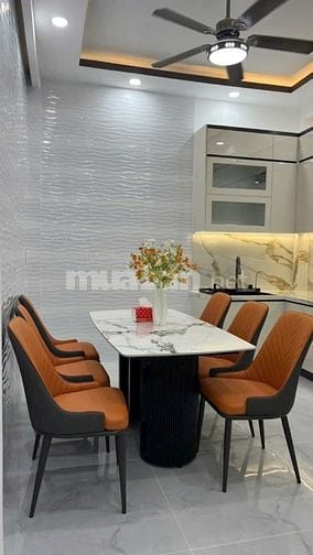 Bán gấp nhà nguyển thị minh khai đt 3,8x12 ,2l