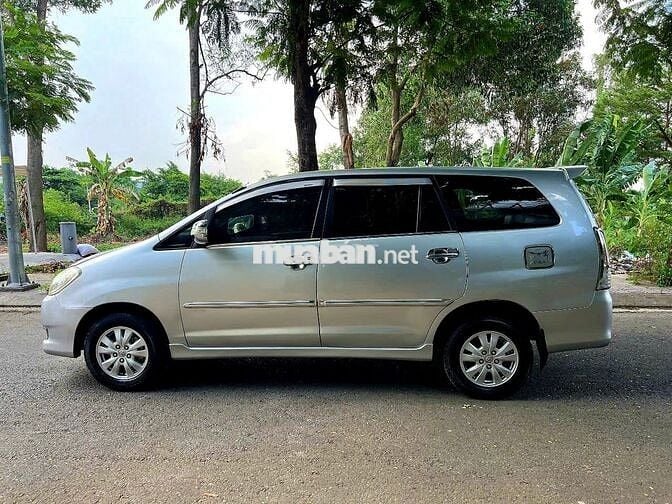 Toyota Innova 2011 G - Ghi bạc đẹp