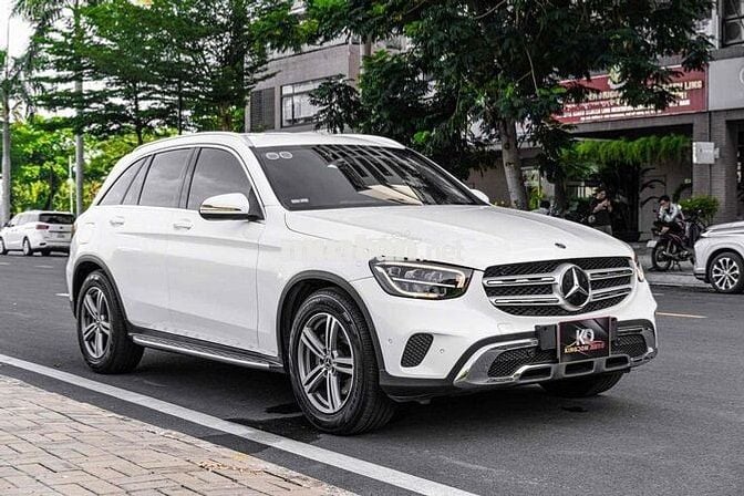 GLC200 Facelift Model 2022 màu trắng cá nhân 1 chủ