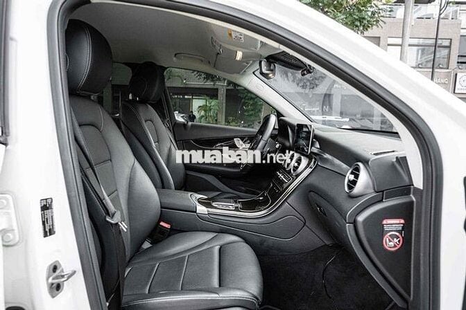 GLC200 Facelift Model 2022 màu trắng cá nhân 1 chủ