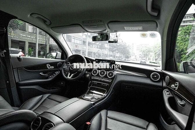 GLC200 Facelift Model 2022 màu trắng cá nhân 1 chủ