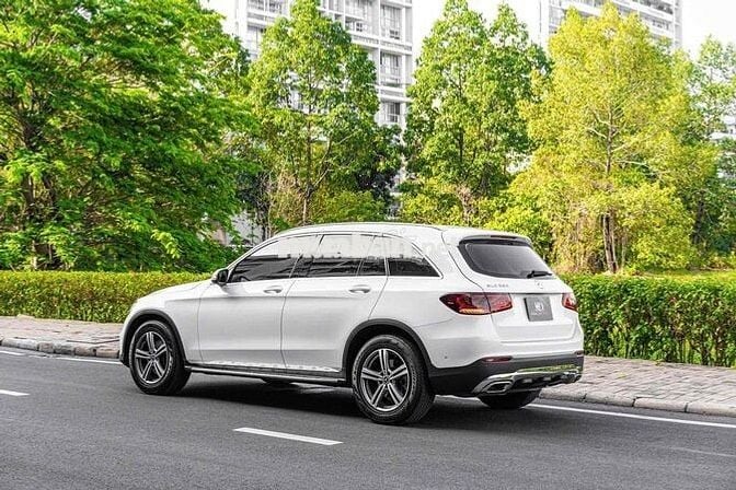 GLC200 Facelift Model 2022 màu trắng cá nhân 1 chủ
