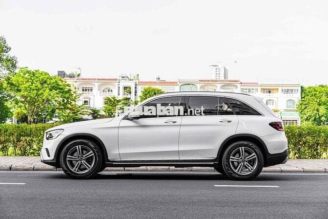 GLC200 Facelift Model 2022 màu trắng cá nhân 1 chủ